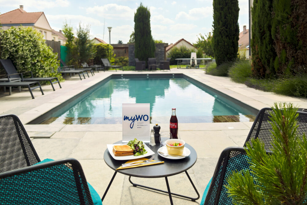 Piscine Best Western The Wish Versailles